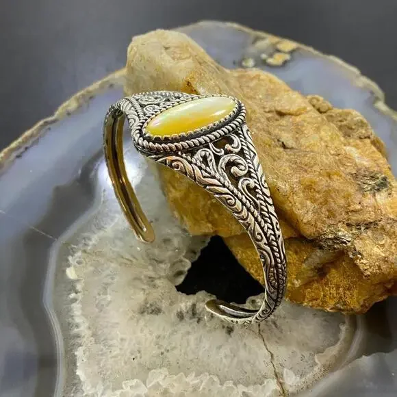 Carolyn Pollack Vintage Southwestern Style Sterling Mother of Pearl Bracelet